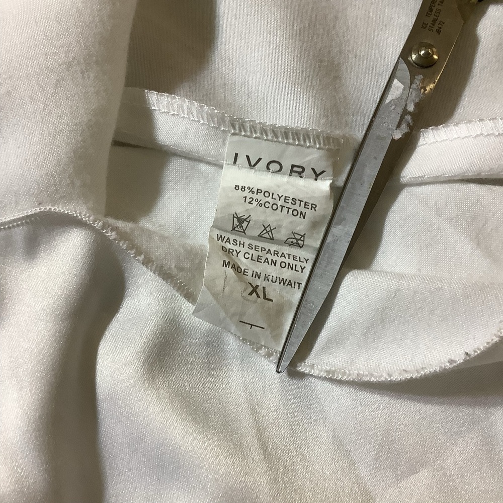 Elegant White Lace Nightgown - Picture 7 of 10